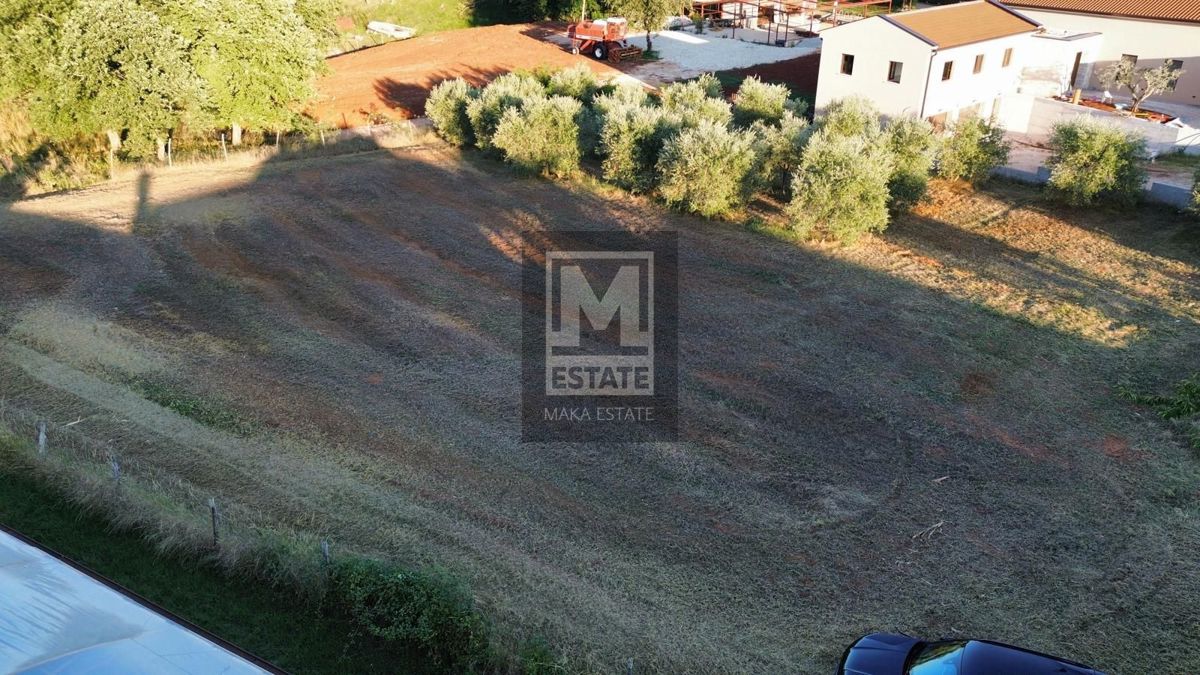 Kaštelir, Tadini - Terreno con permesso di costruzione!