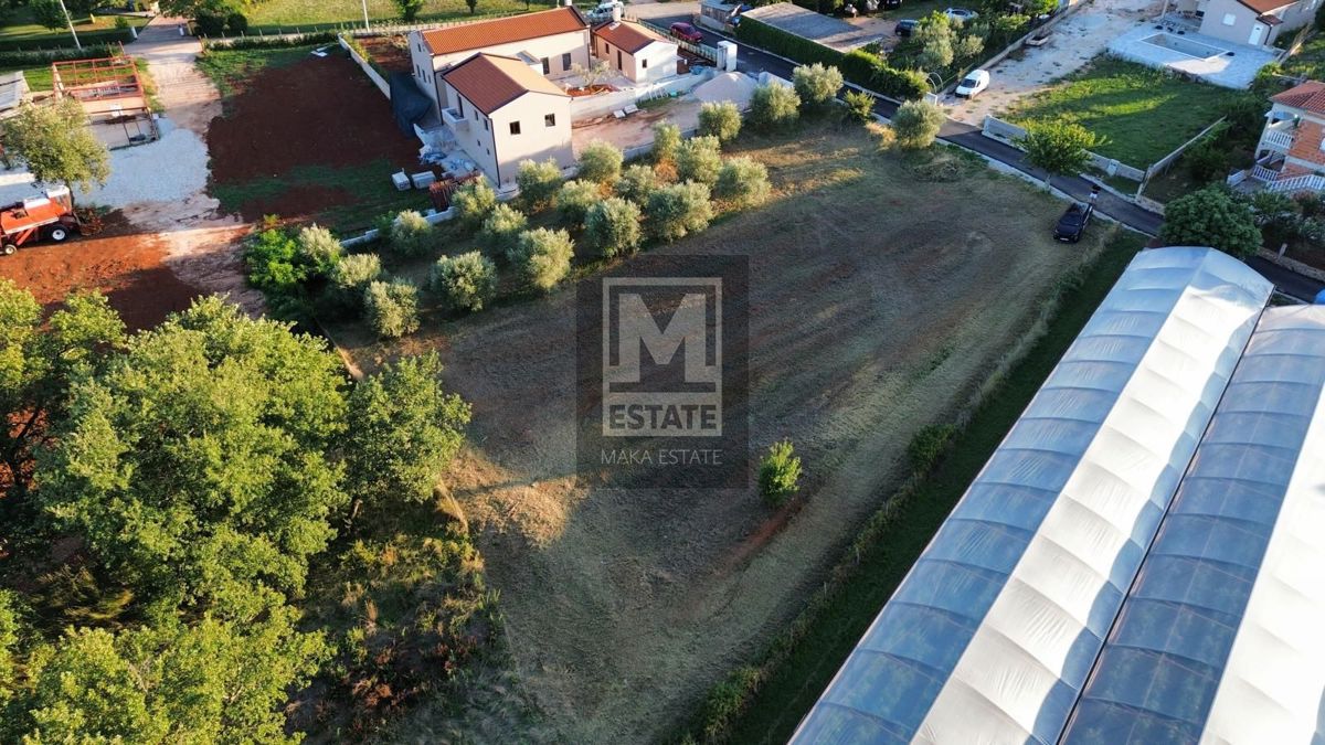 Kaštelir, Tadini - Terreno con permesso di costruzione!