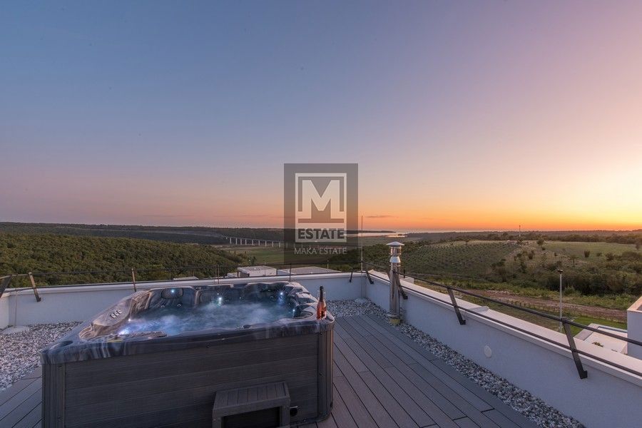 villa di lusso con vista panoramica sul mare