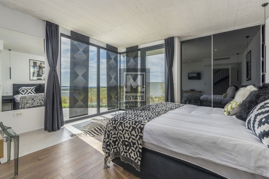 villa di lusso con vista panoramica sul mare