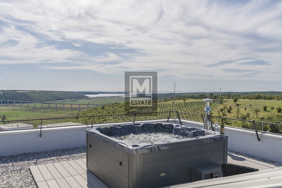 villa di lusso con vista panoramica sul mare
