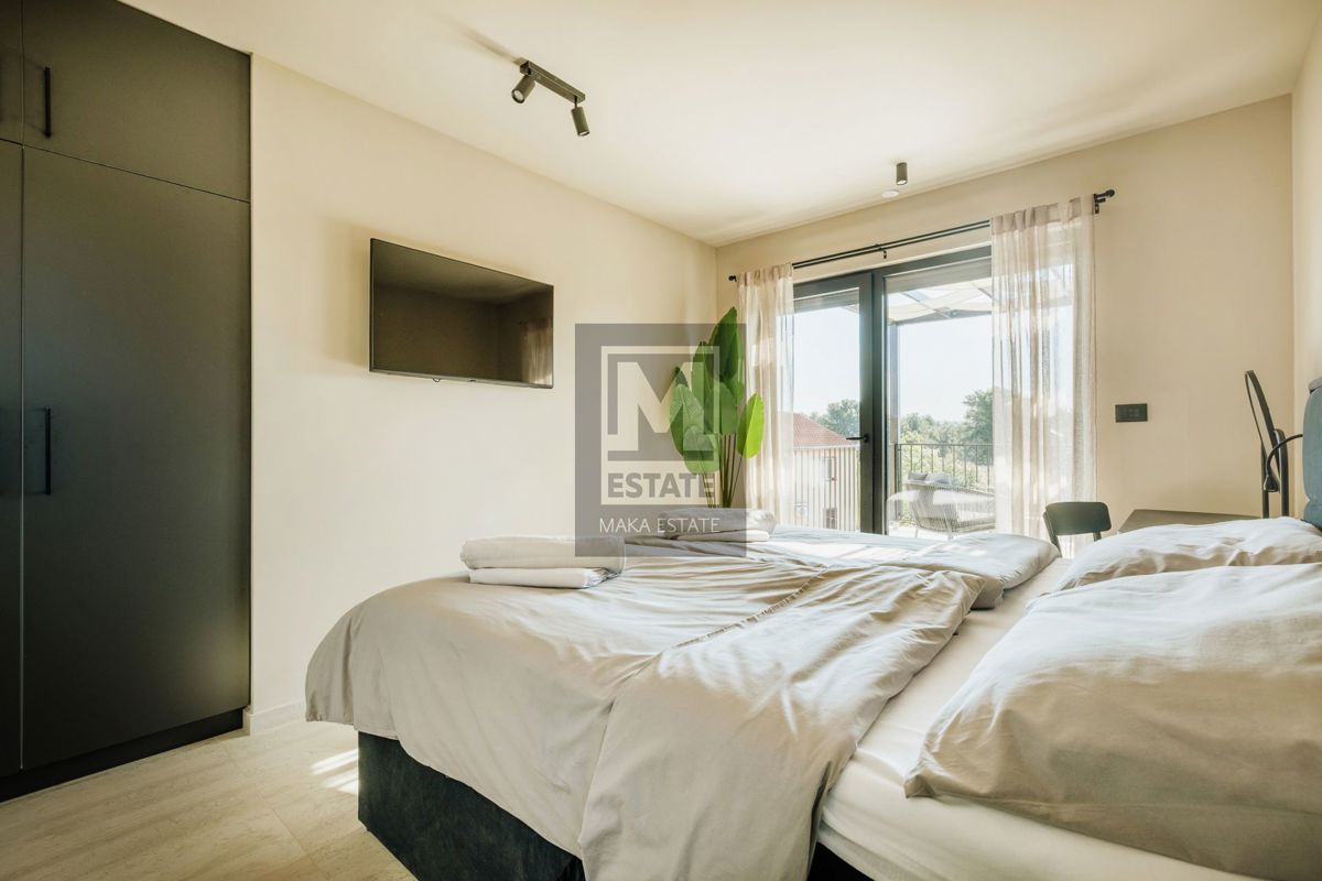Parenzo, dintorni, villa moderna con piscina!