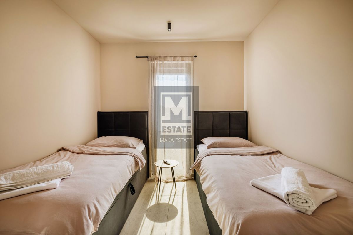 Parenzo, dintorni, villa moderna con piscina!