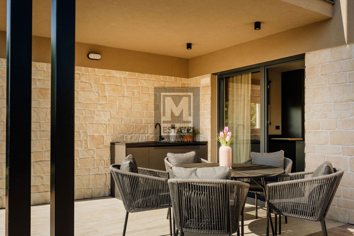 Parenzo, dintorni, villa moderna con piscina!
