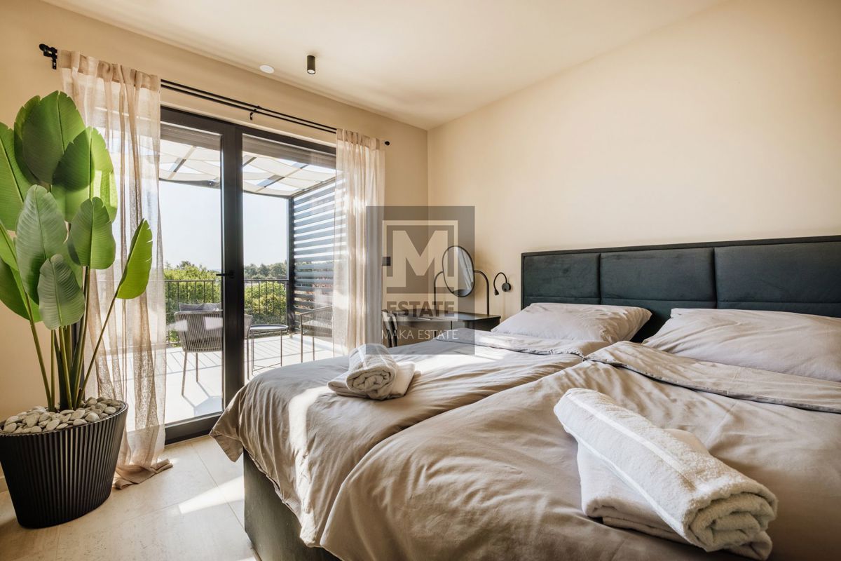 Parenzo, dintorni, villa moderna con piscina!