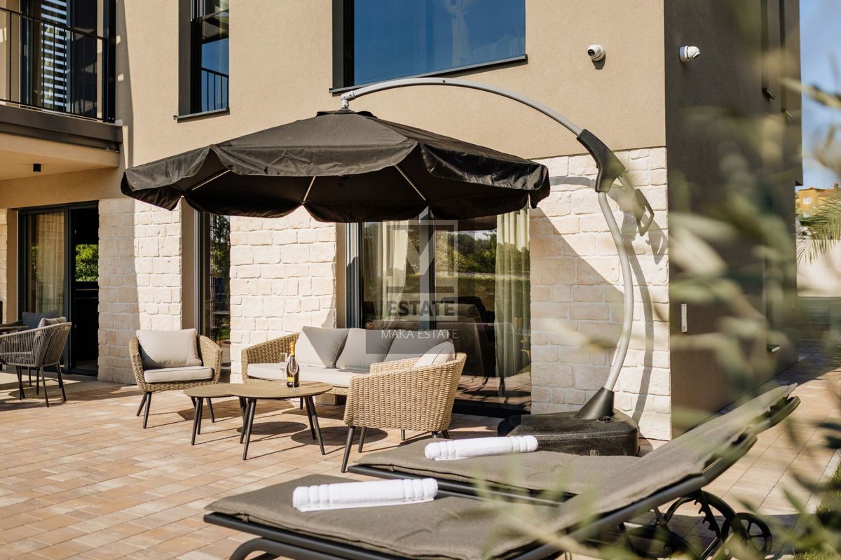 Parenzo, dintorni, villa moderna con piscina!