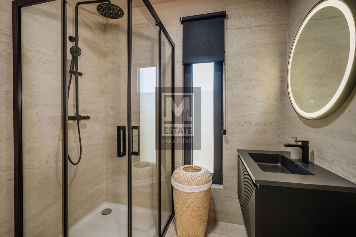 Parenzo, dintorni, villa moderna con piscina!