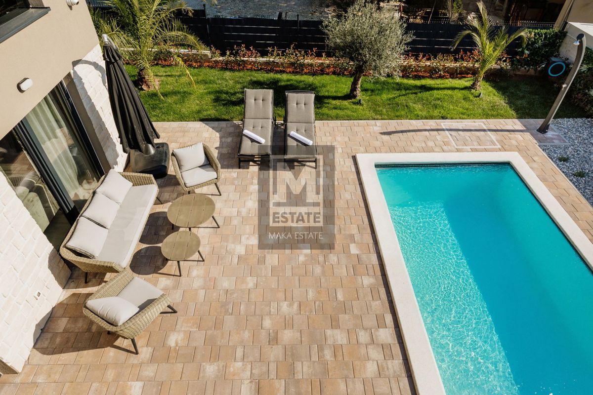 Parenzo, dintorni, villa moderna con piscina!
