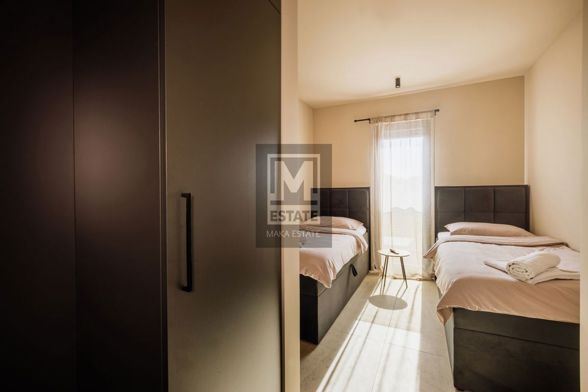 Parenzo, dintorni, villa moderna con piscina!