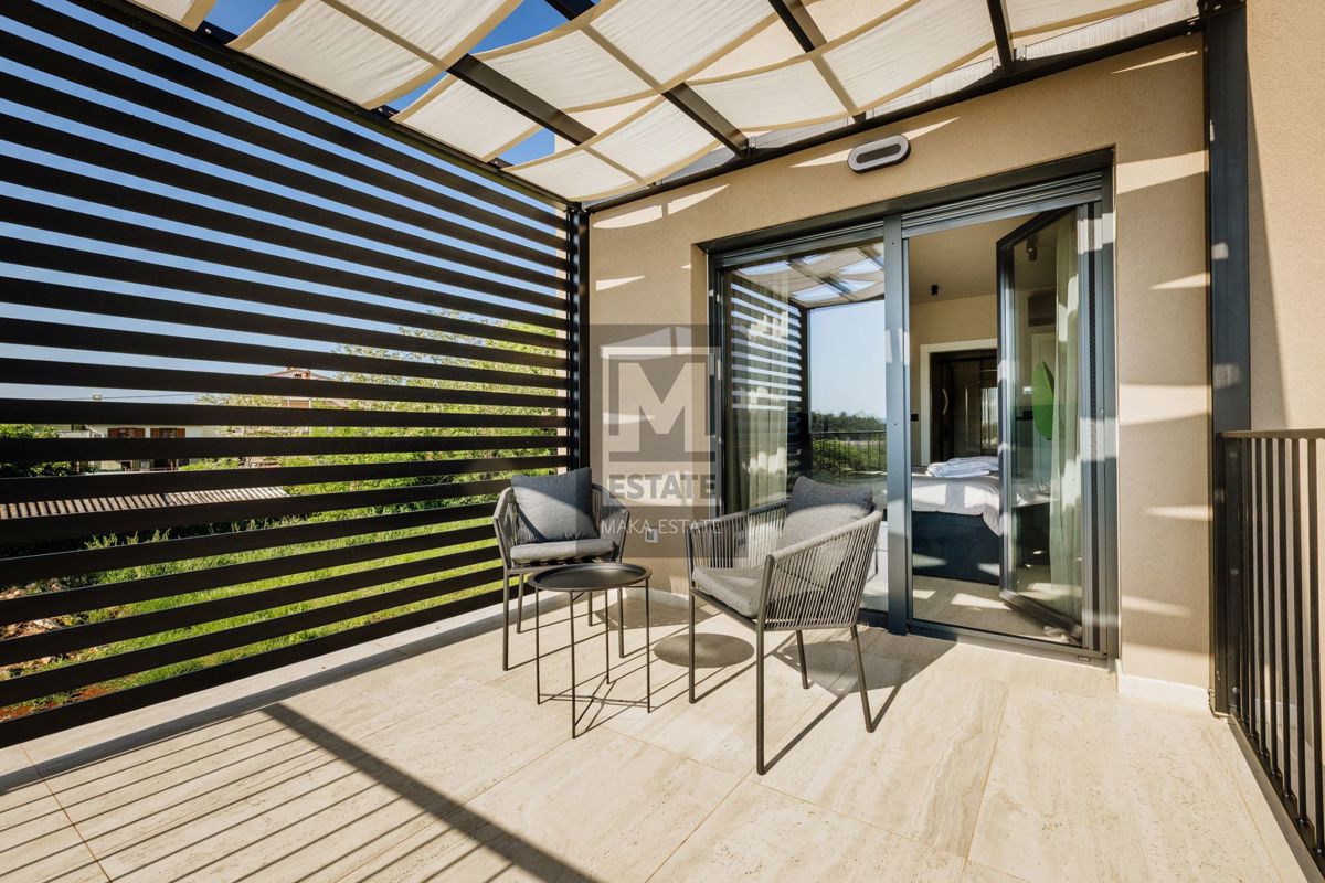 Parenzo, dintorni, villa moderna con piscina!
