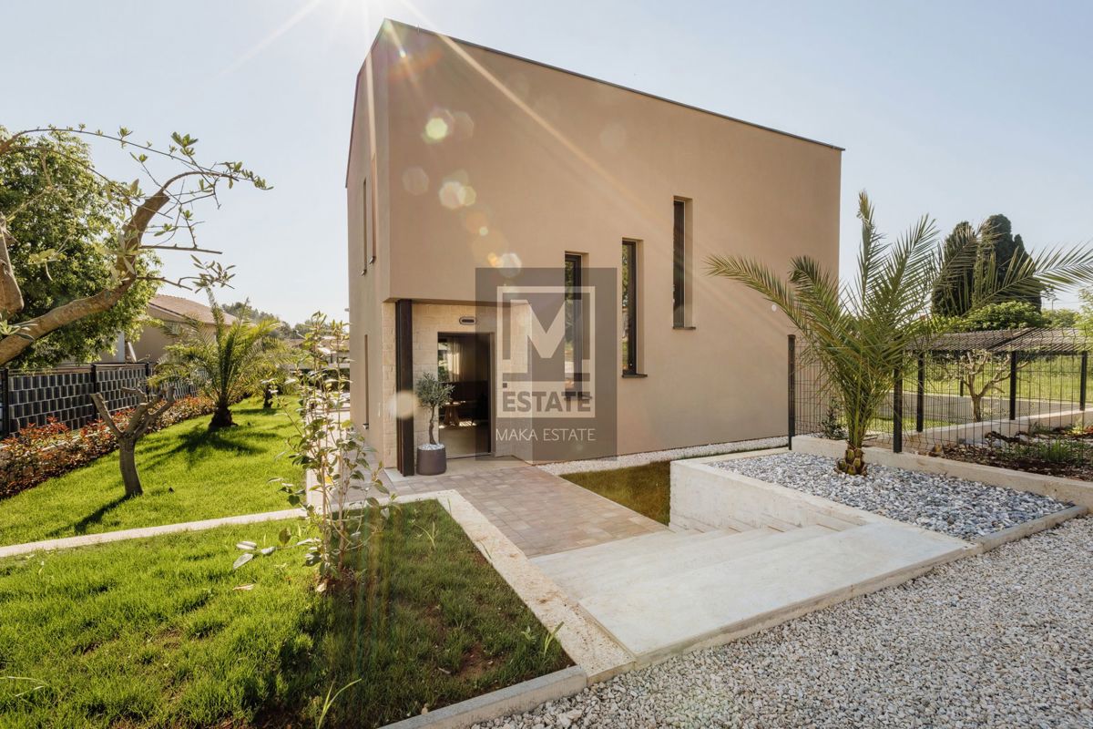Parenzo, dintorni, villa moderna con piscina!