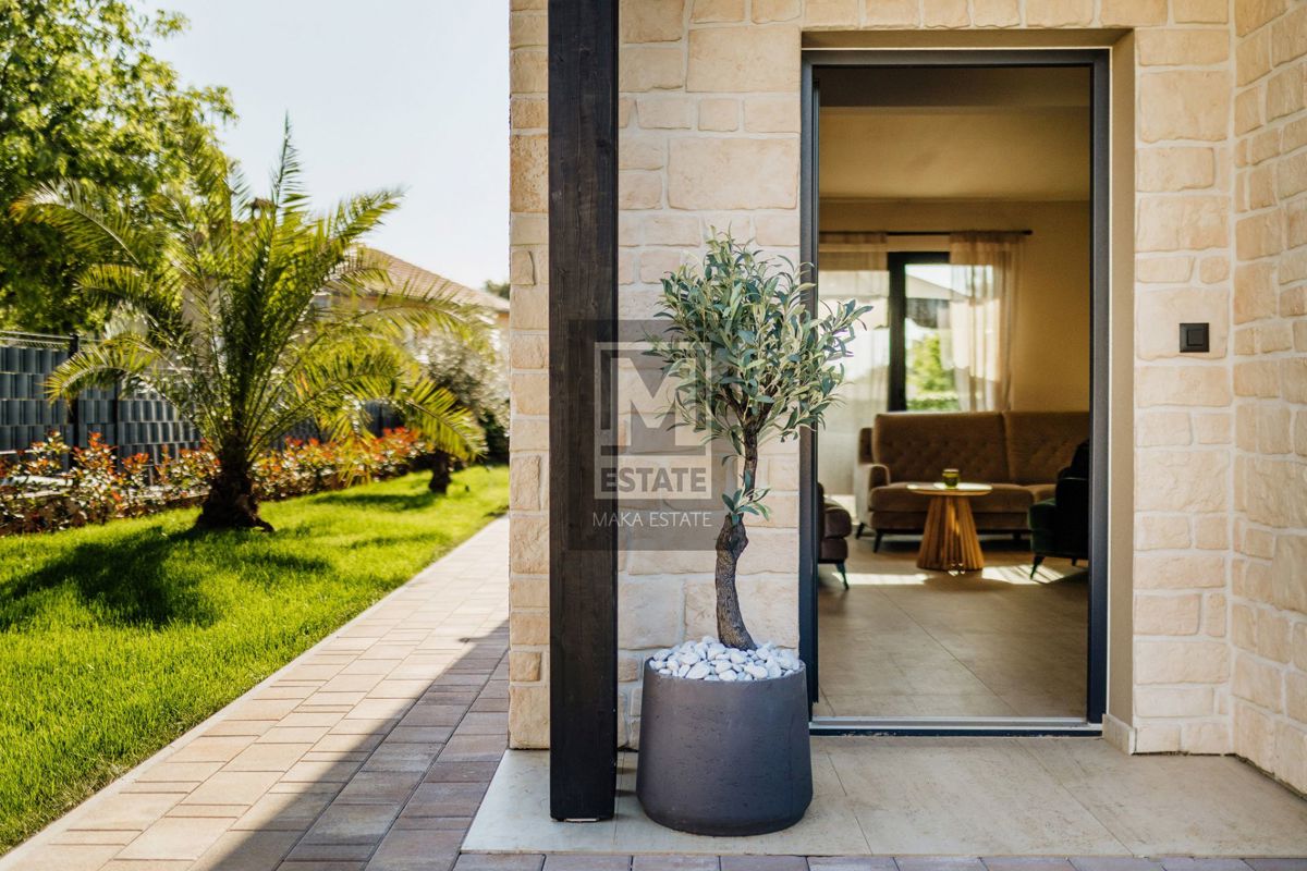 Parenzo, dintorni, villa moderna con piscina!