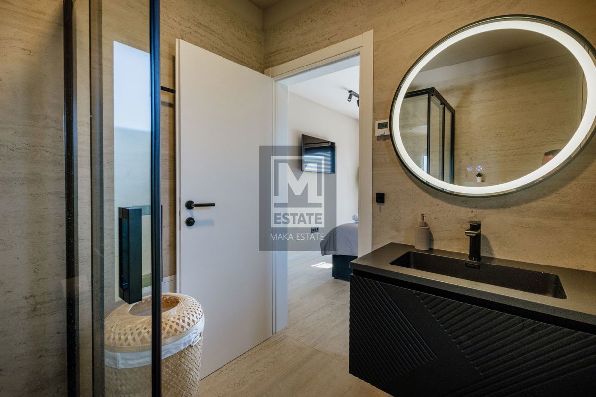 Parenzo, dintorni, villa moderna con piscina!