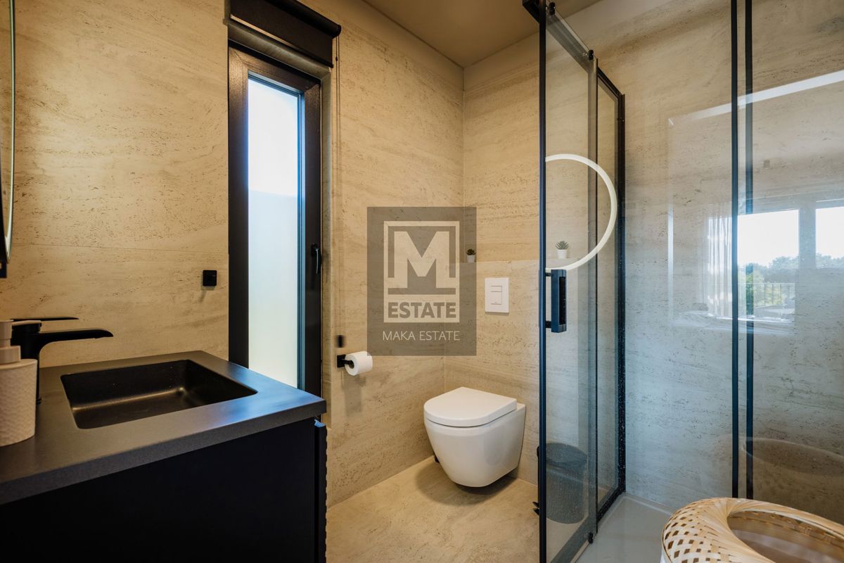 Parenzo, dintorni, villa moderna con piscina!