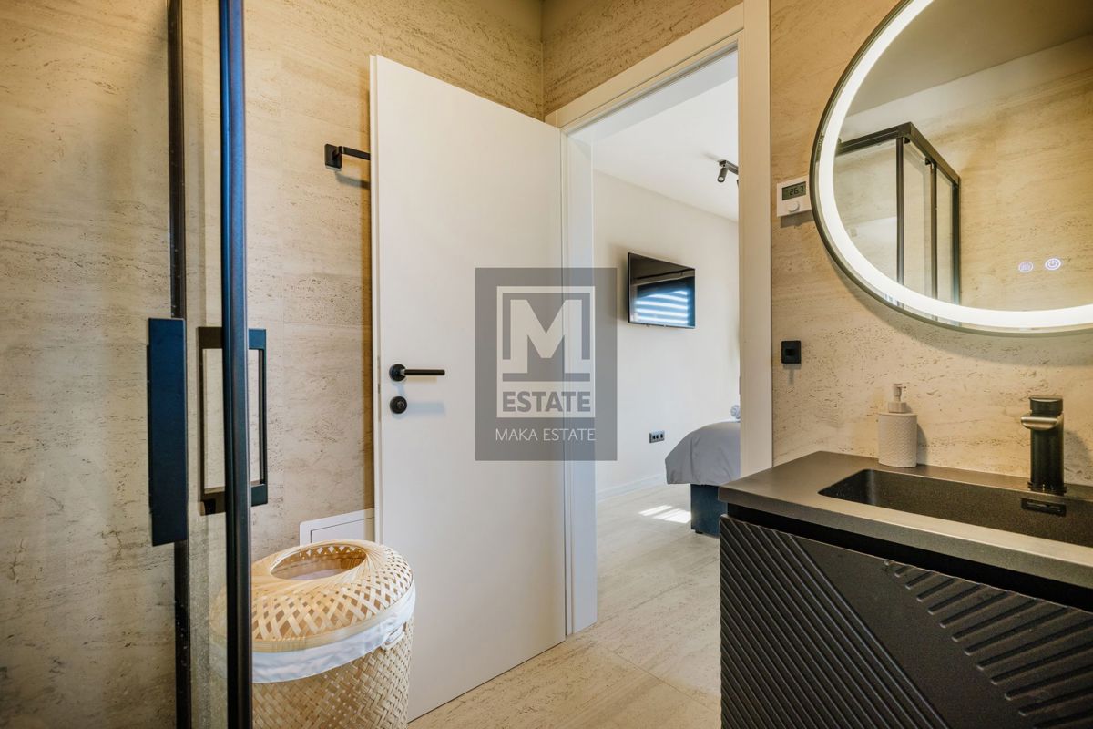 Parenzo, dintorni, villa moderna con piscina!