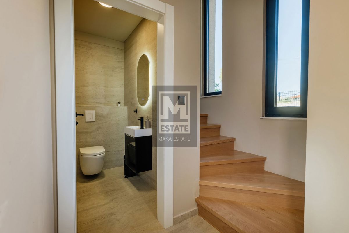 Parenzo, dintorni, villa moderna con piscina!