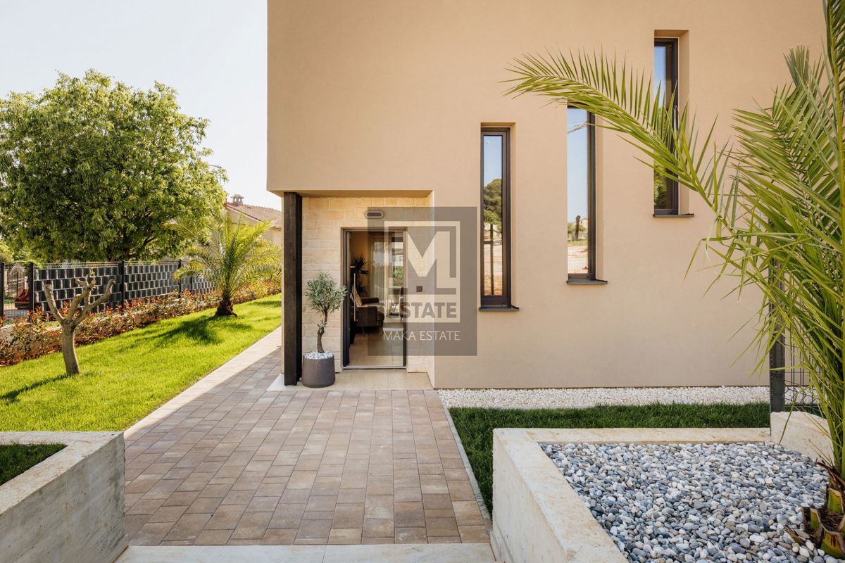 Parenzo, dintorni, villa moderna con piscina!
