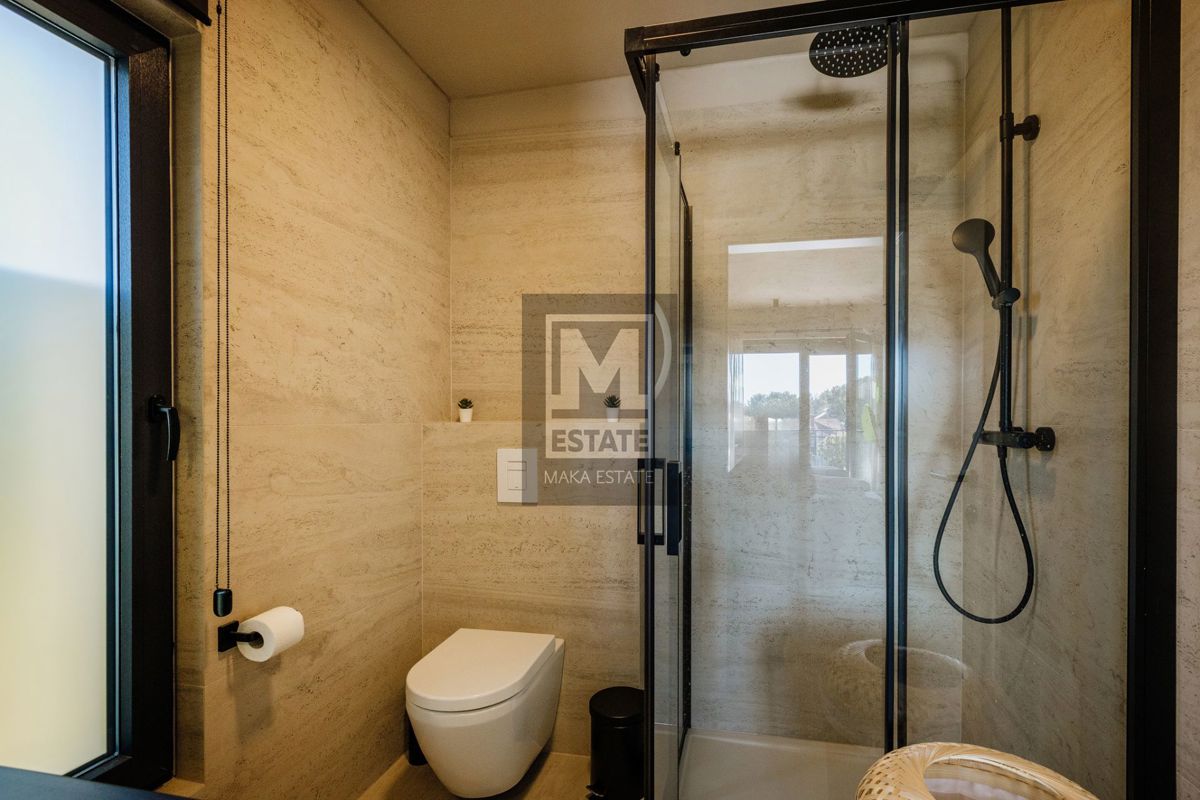 Parenzo, dintorni, villa moderna con piscina!