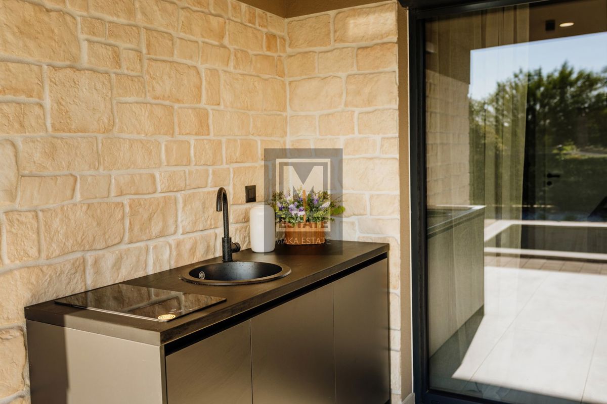Parenzo, dintorni, villa moderna con piscina!