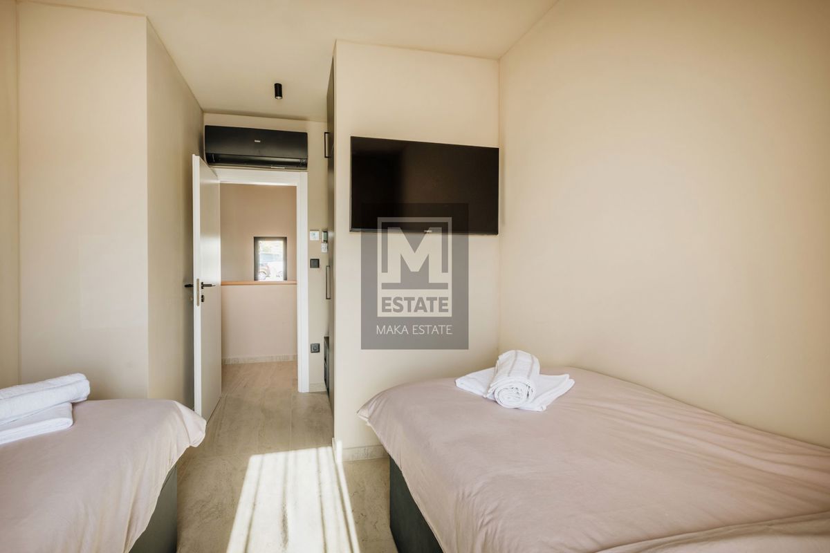 Parenzo, dintorni, villa moderna con piscina!