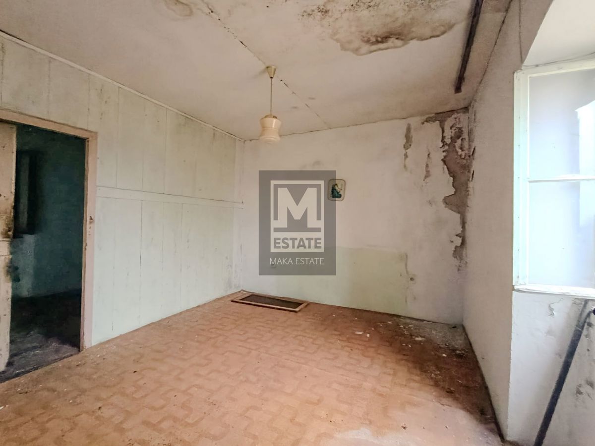 Parenzo, dintorni, Due case da ristrutturare con giardino