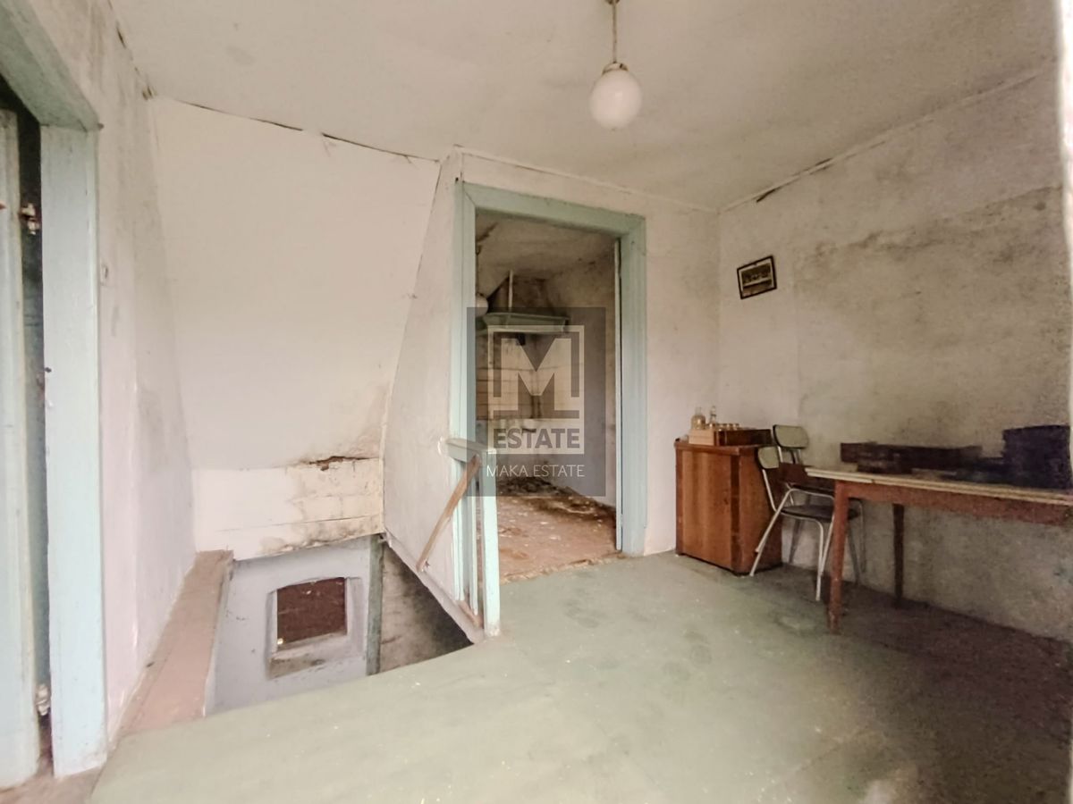 Parenzo, dintorni, Due case da ristrutturare con giardino