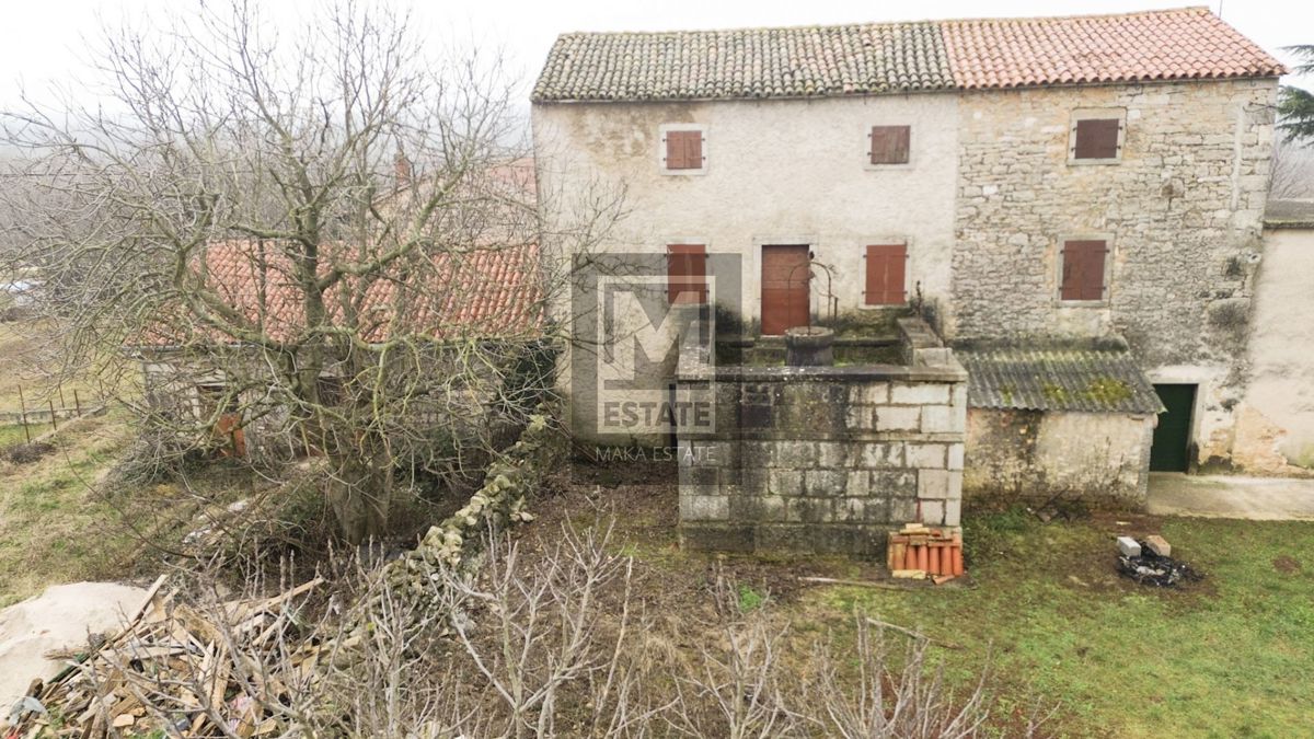 Parenzo, dintorni, Due case da ristrutturare con giardino