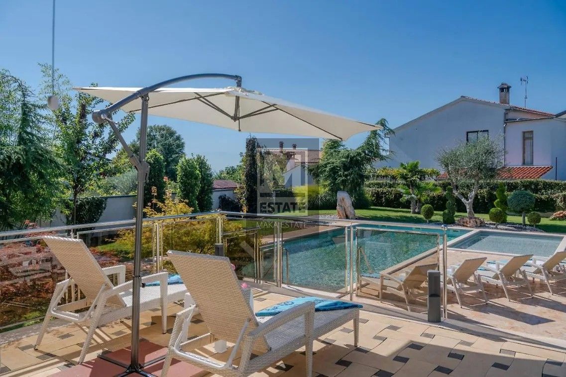 Parenzo, dintorni, imponente villa con ampio giardino e vista mare!