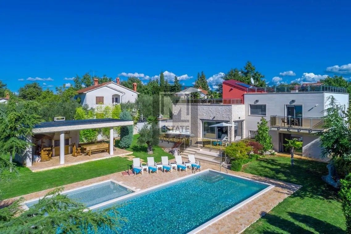 Parenzo, dintorni, imponente villa con ampio giardino e vista mare!