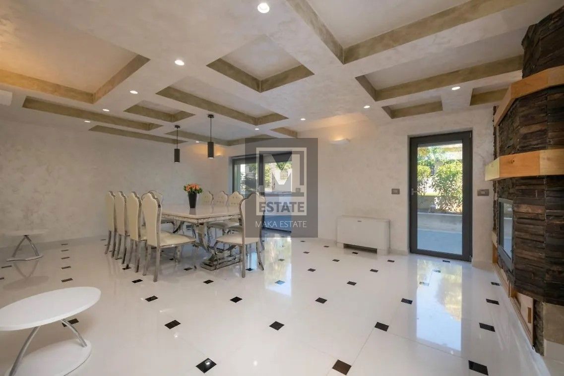 Parenzo, dintorni, imponente villa con ampio giardino e vista mare!