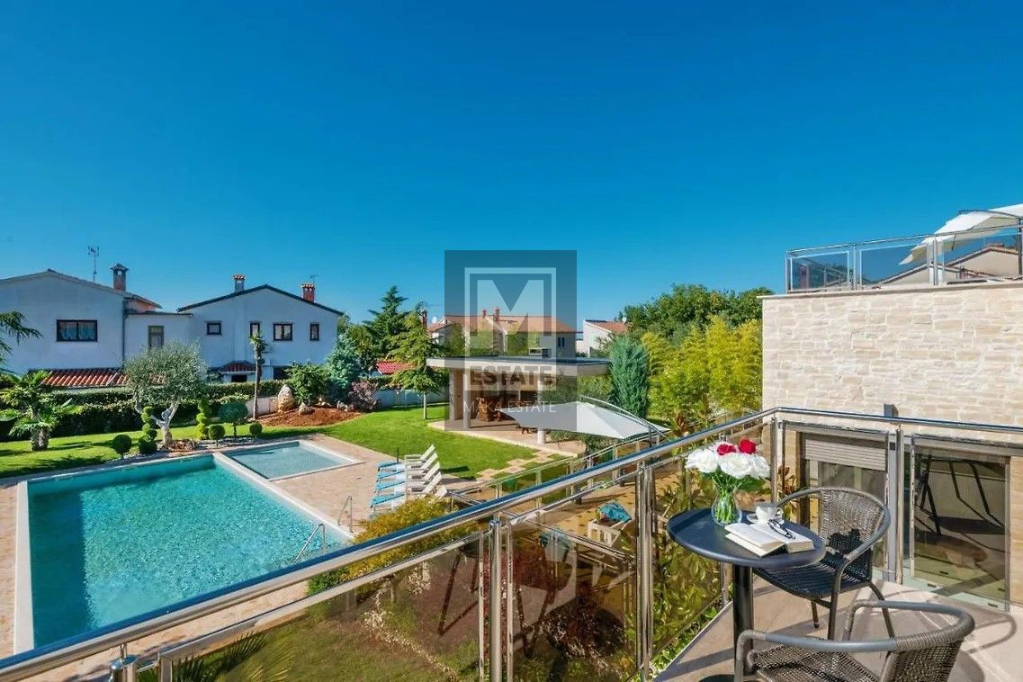 Parenzo, dintorni, imponente villa con ampio giardino e vista mare!