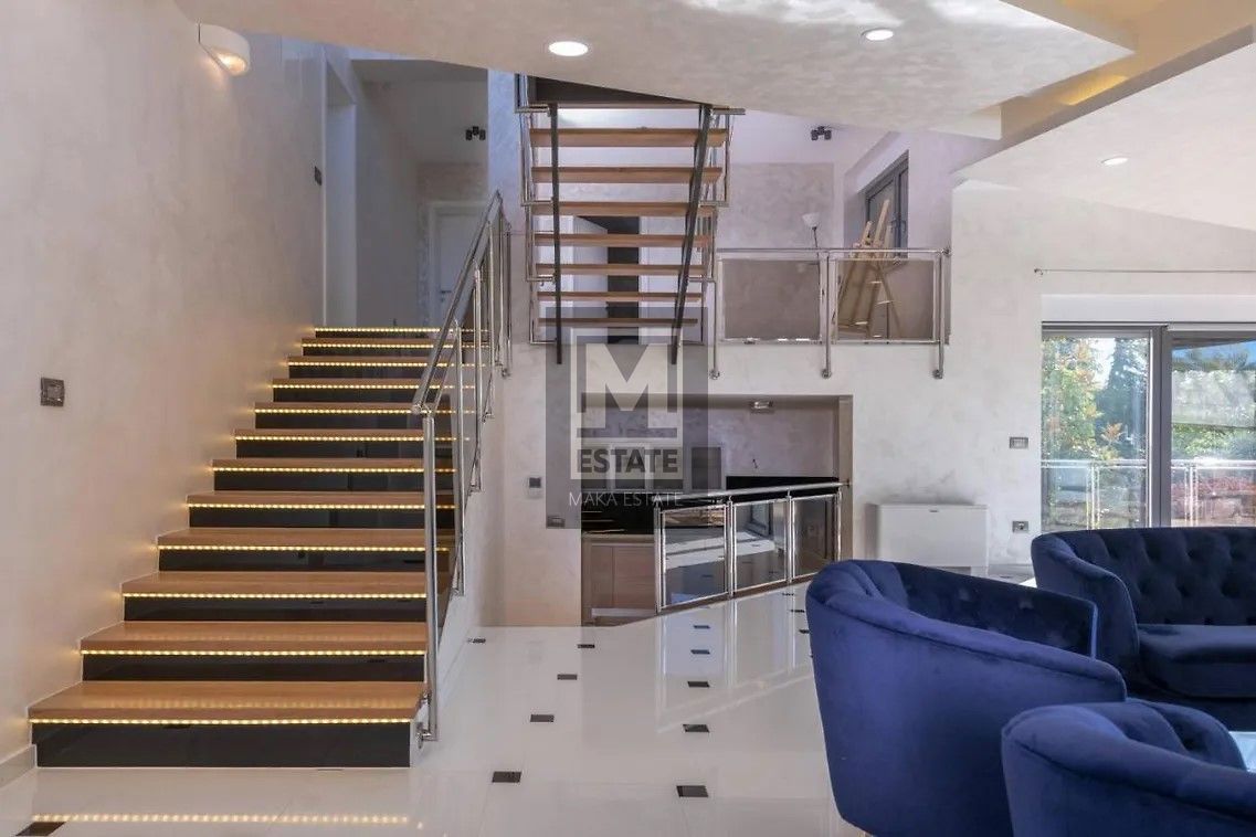 Parenzo, dintorni, imponente villa con ampio giardino e vista mare!