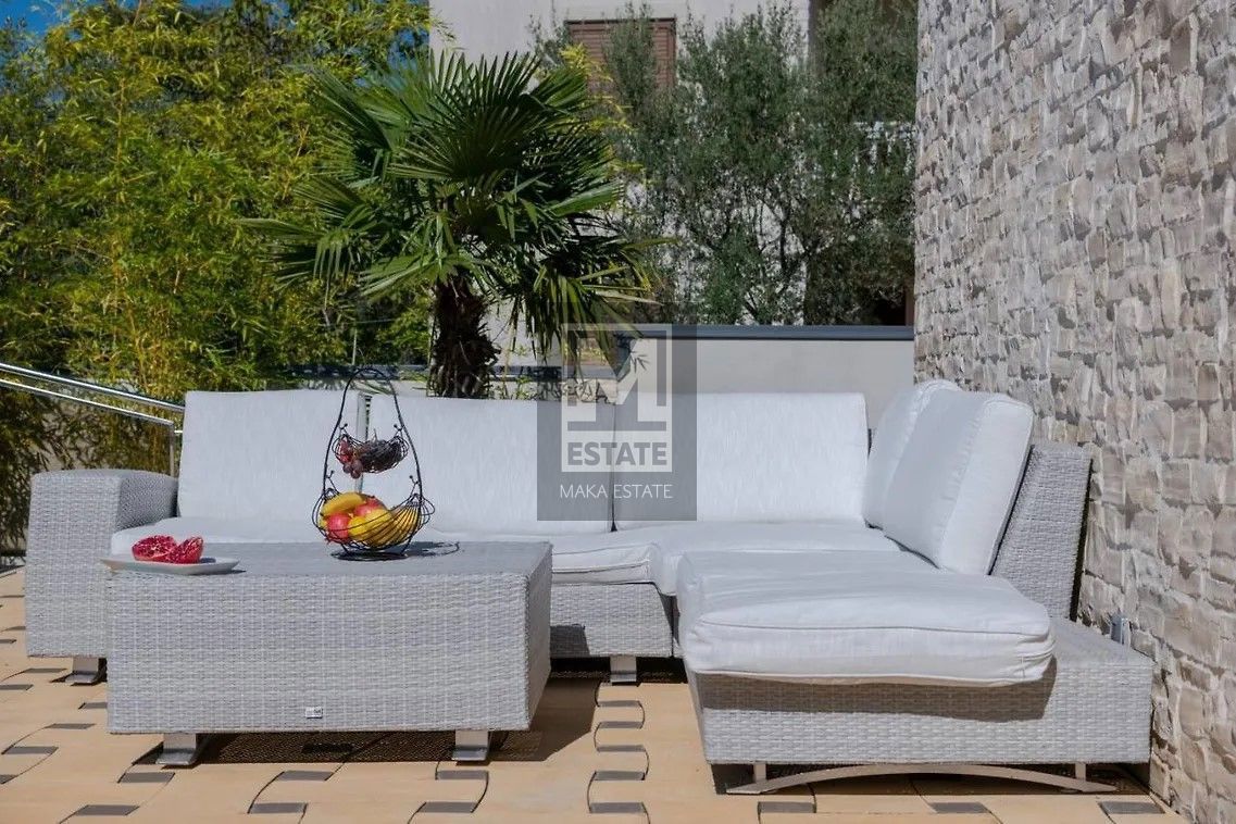 Parenzo, dintorni, imponente villa con ampio giardino e vista mare!