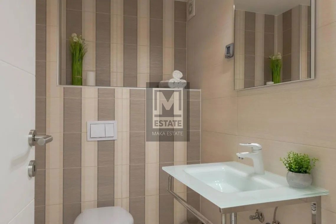 Parenzo, dintorni, imponente villa con ampio giardino e vista mare!
