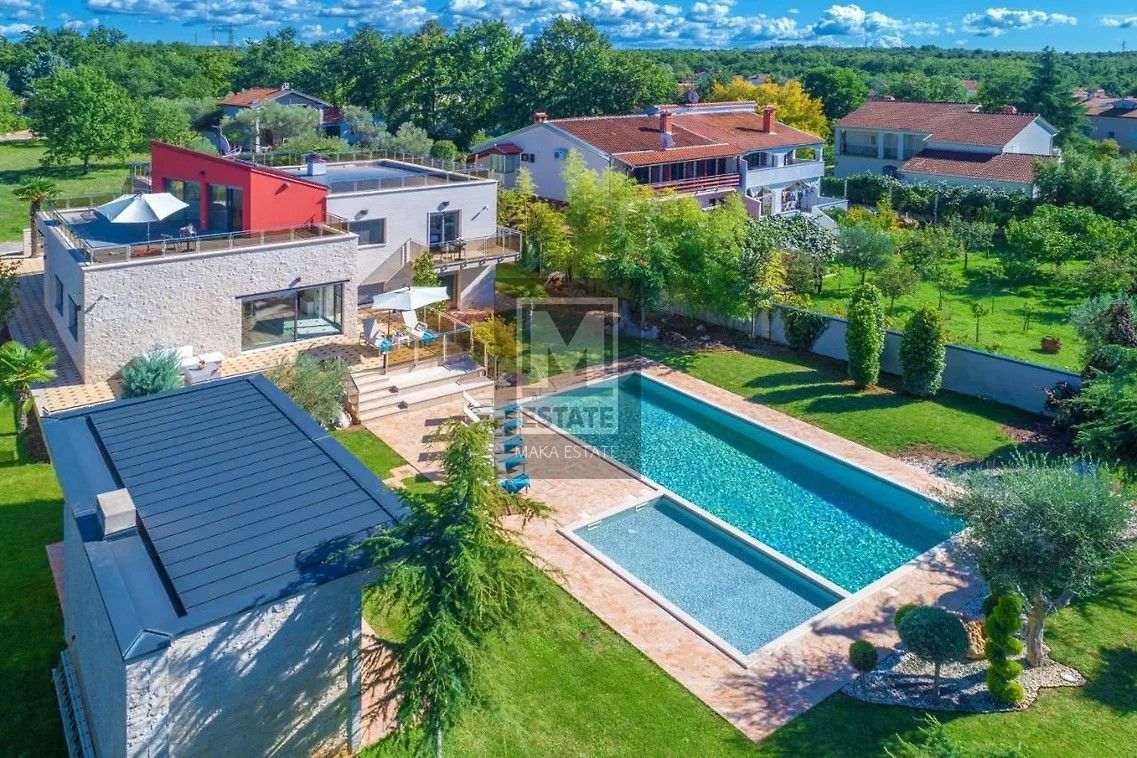 Parenzo, dintorni, imponente villa con ampio giardino e vista mare!