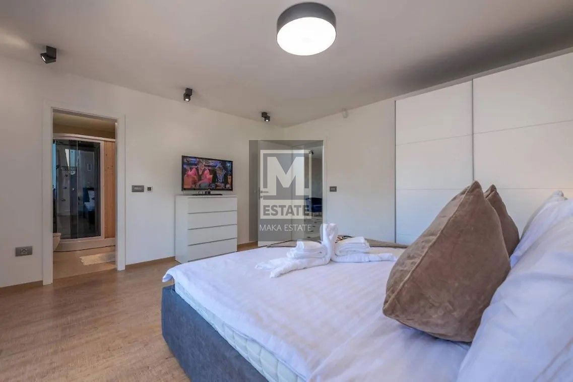 Parenzo, dintorni, imponente villa con ampio giardino e vista mare!