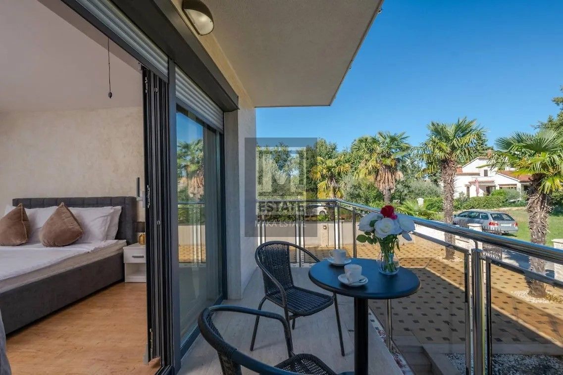 Parenzo, dintorni, imponente villa con ampio giardino e vista mare!