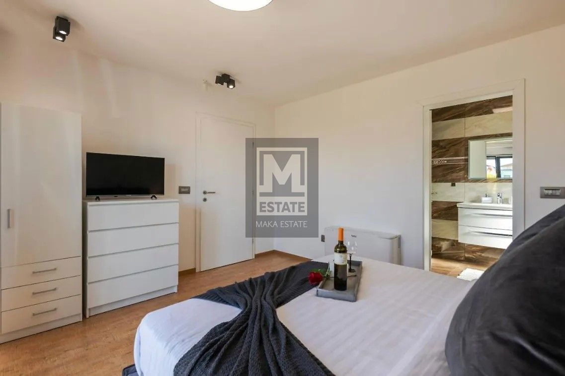 Parenzo, dintorni, imponente villa con ampio giardino e vista mare!