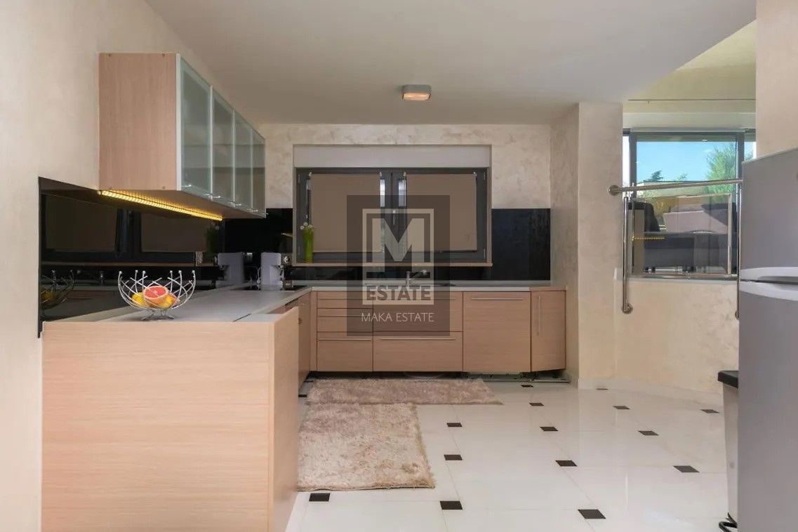 Parenzo, dintorni, imponente villa con ampio giardino e vista mare!