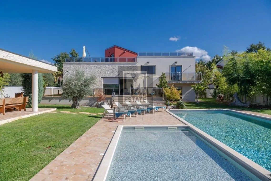 Parenzo, dintorni, imponente villa con ampio giardino e vista mare!