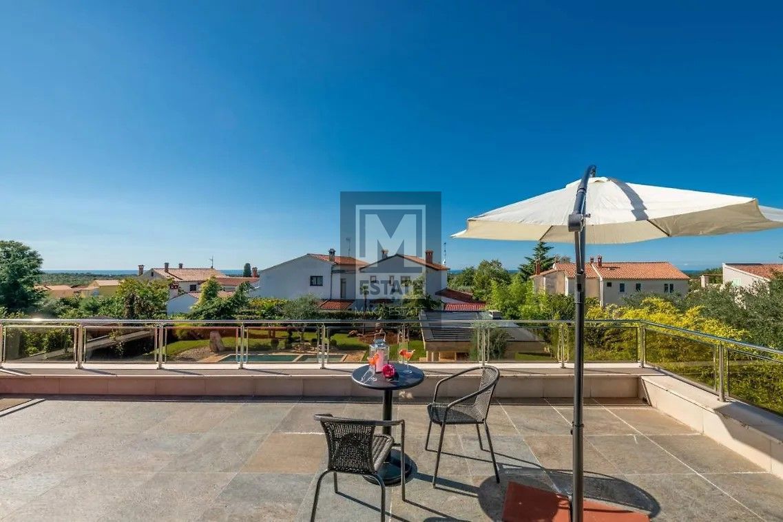 Parenzo, dintorni, imponente villa con ampio giardino e vista mare!