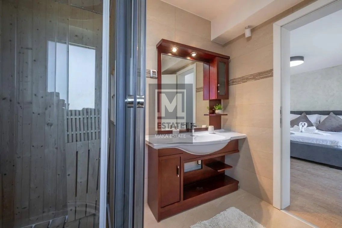 Parenzo, dintorni, imponente villa con ampio giardino e vista mare!