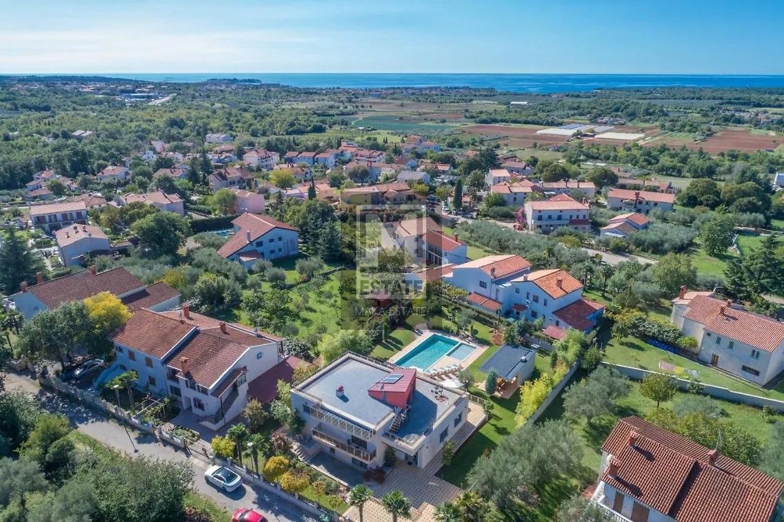 Parenzo, dintorni, imponente villa con ampio giardino e vista mare!