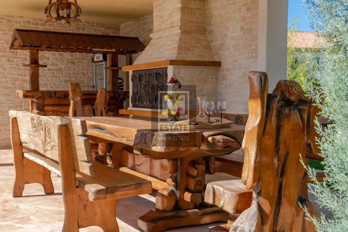 Parenzo, dintorni, imponente villa con ampio giardino e vista mare!