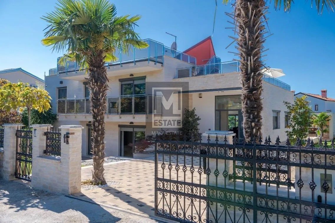Parenzo, dintorni, imponente villa con ampio giardino e vista mare!