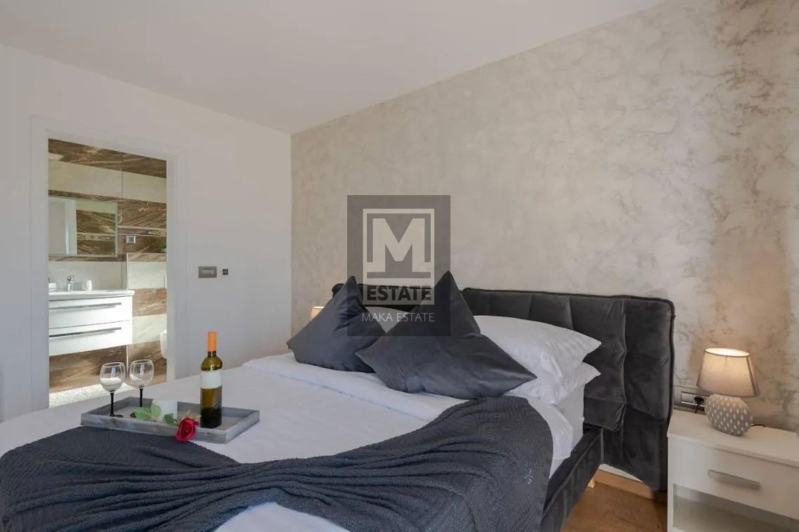 Parenzo, dintorni, imponente villa con ampio giardino e vista mare!