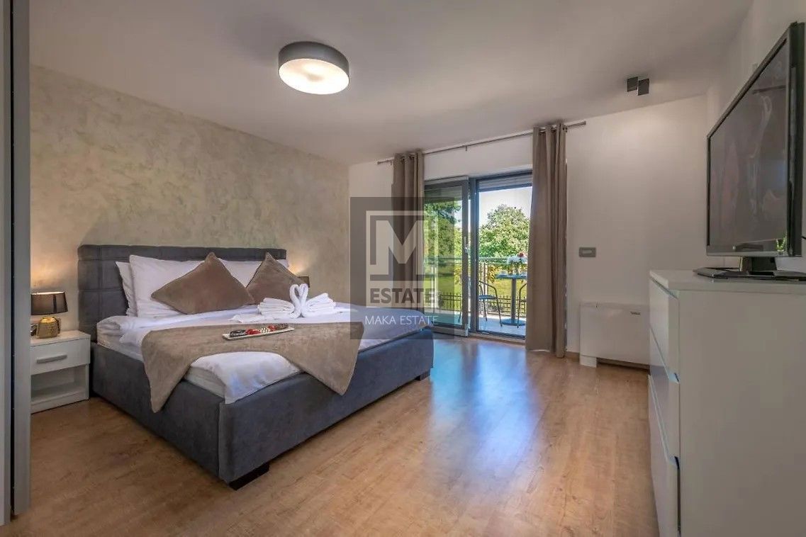 Parenzo, dintorni, imponente villa con ampio giardino e vista mare!