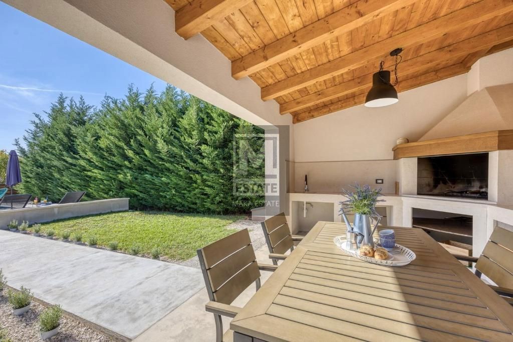 Parenzo, dintorni, ottima casa unifamiliare con piscina in un posto tranquillo!