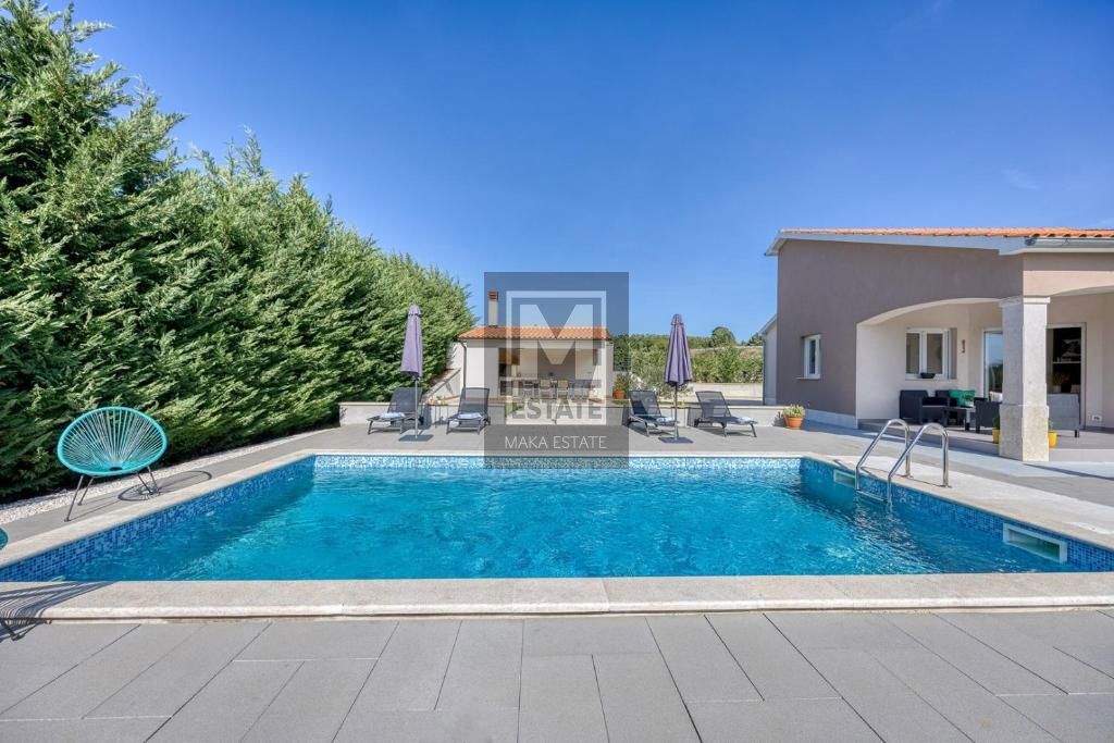 Parenzo, dintorni, ottima casa unifamiliare con piscina in un posto tranquillo!