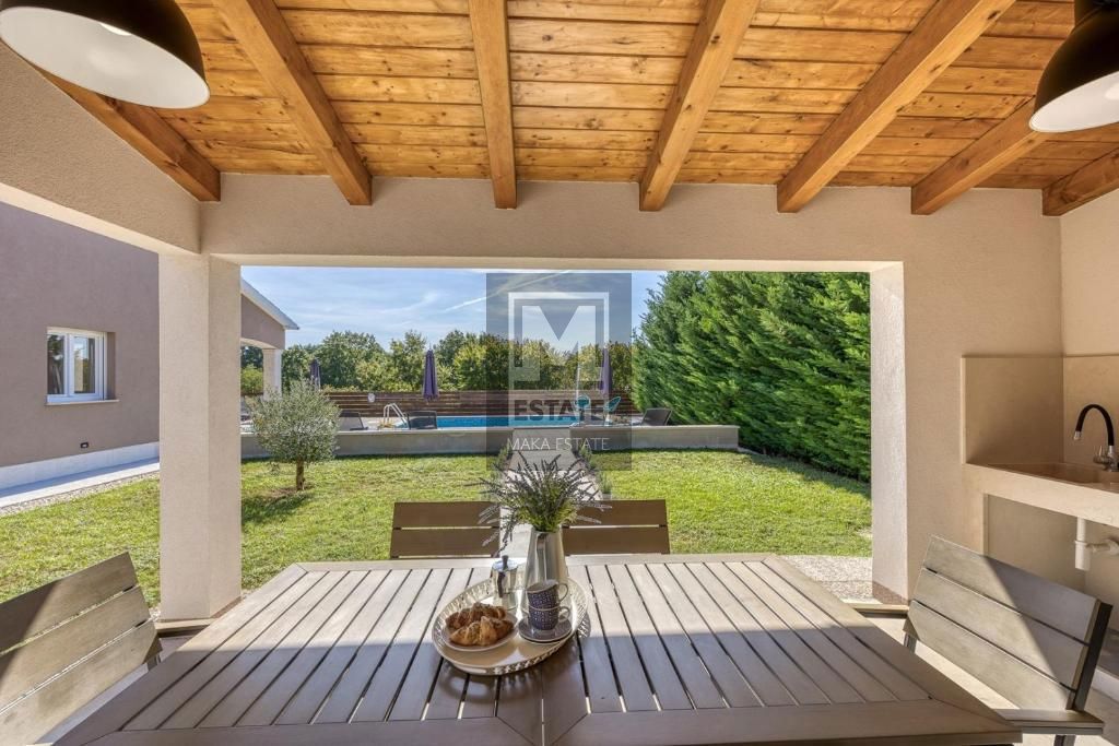 Parenzo, dintorni, ottima casa unifamiliare con piscina in un posto tranquillo!